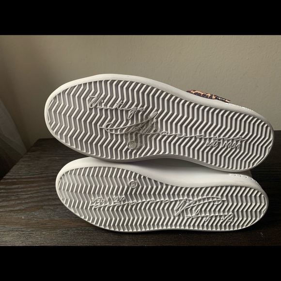 NEW VINTAGE HAVANA
Meadow Leather & Faux Fur-Trim Sneakers - Picture 8 of 8